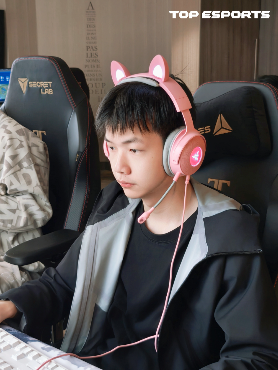 开云体育中国-100T横扫G2，Uzi线上压制力十足宿命之战半决赛，引爆全场热议