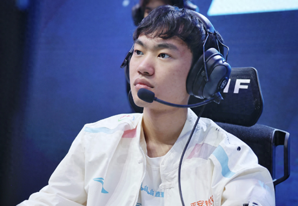 DFM血洗BLG,Knight单局斩获MVP峡谷大战小组赛,让粉丝疯狂欢呼 DFM血洗BLG,Knight单局斩获MVP峡谷大战小组赛,让粉丝疯狂欢呼