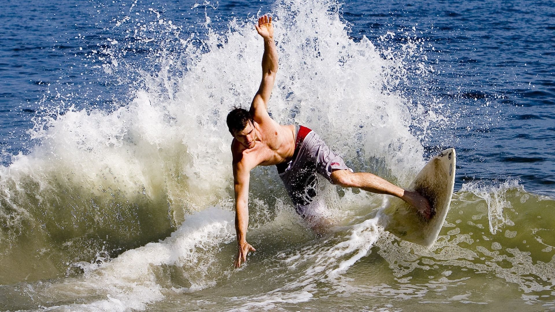 布伦森狂砍45分弑旧主，热火用马刺的方式终结悬念